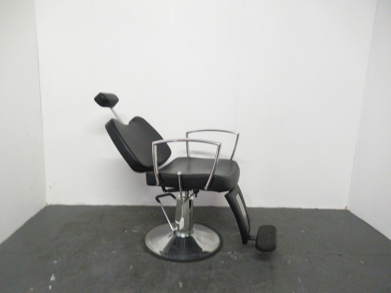 Used  Barber Chair  BH01A- GRADE 2