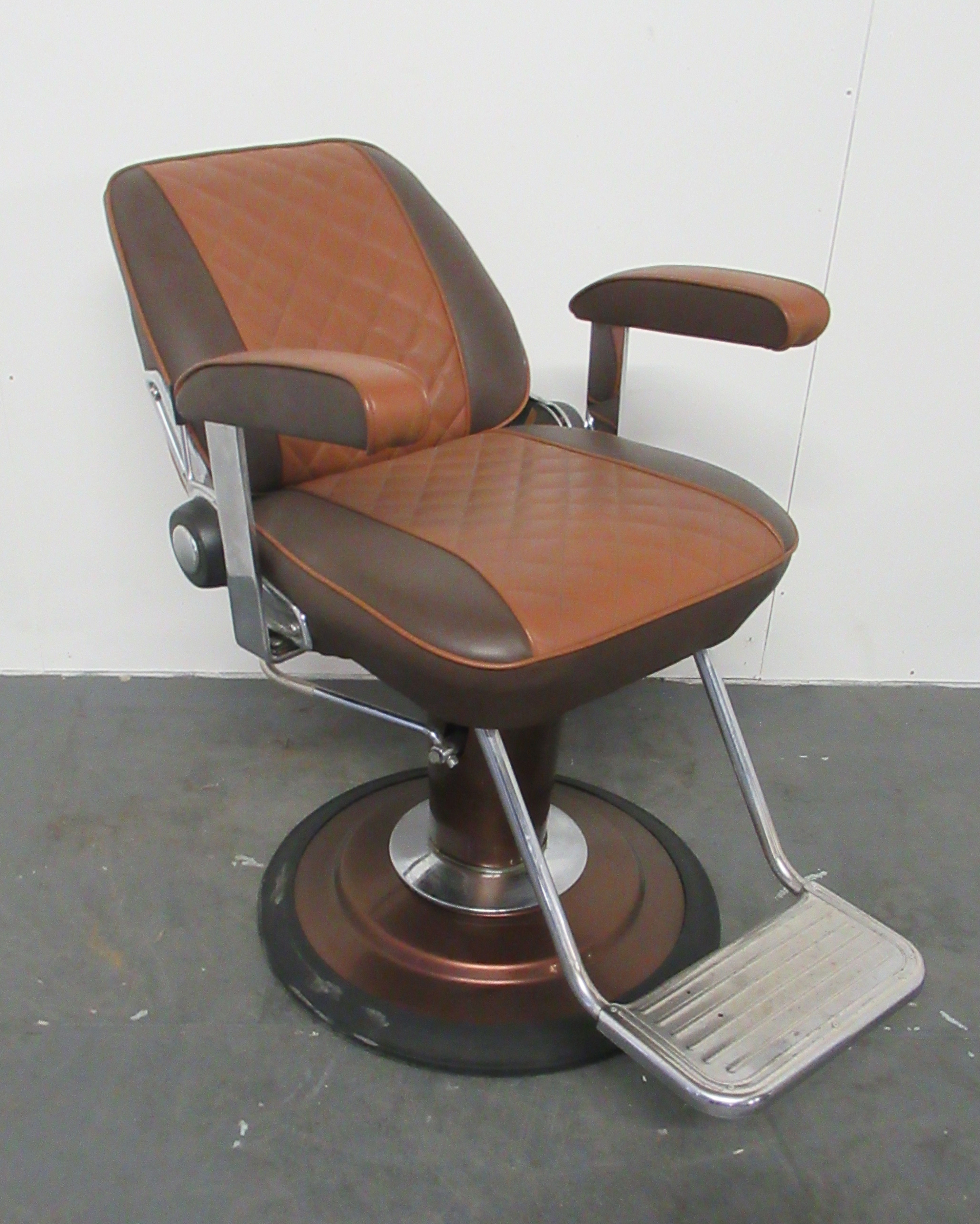 Used Sportsman Barber Chair by Takara Belmont BF51G- GRADE 2